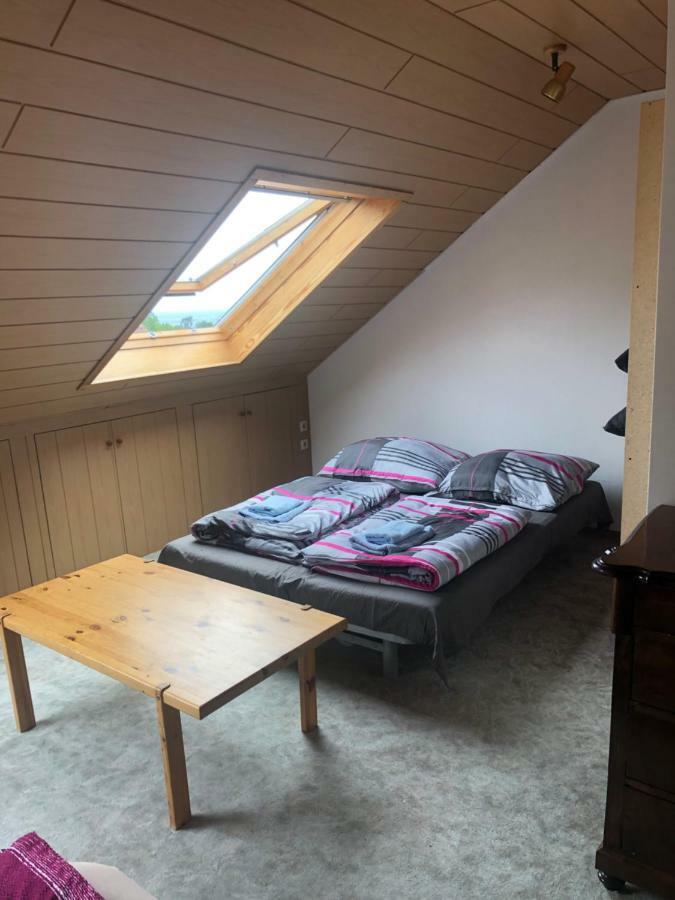 Dachgeschoss In Einem Reihenhaus Privatunterkunft